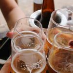 Passagens aéreas e cerveja puxam inflação em BH na reta final de 2025
