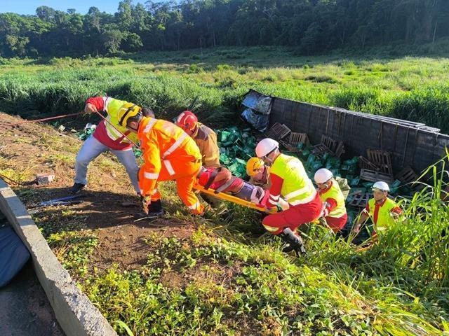 Três acidentes graves deixam mortos e feridos na BR-116, em Minas Gerais