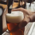 Trabalhador com deficiência obrigado a carregar caixas de 20 quilos é indenizado por cervejaria em Minas