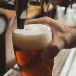 Trabalhador com deficiência obrigado a carregar caixas de 20 quilos é indenizado por cervejaria em Minas