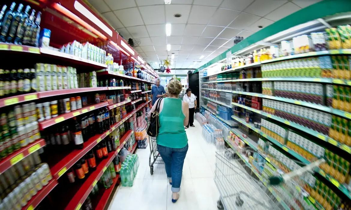 Cesta básica em BH volta a subir e custa R$ 746 em outubro