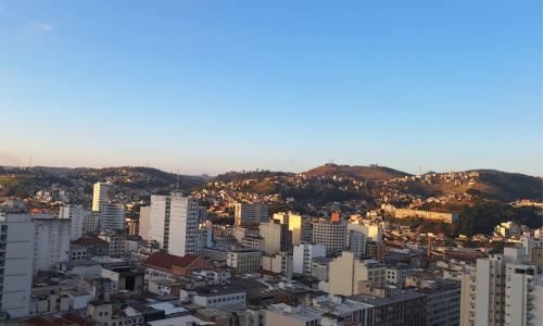 Céu claro tempo seco inverno Juiz de Fora