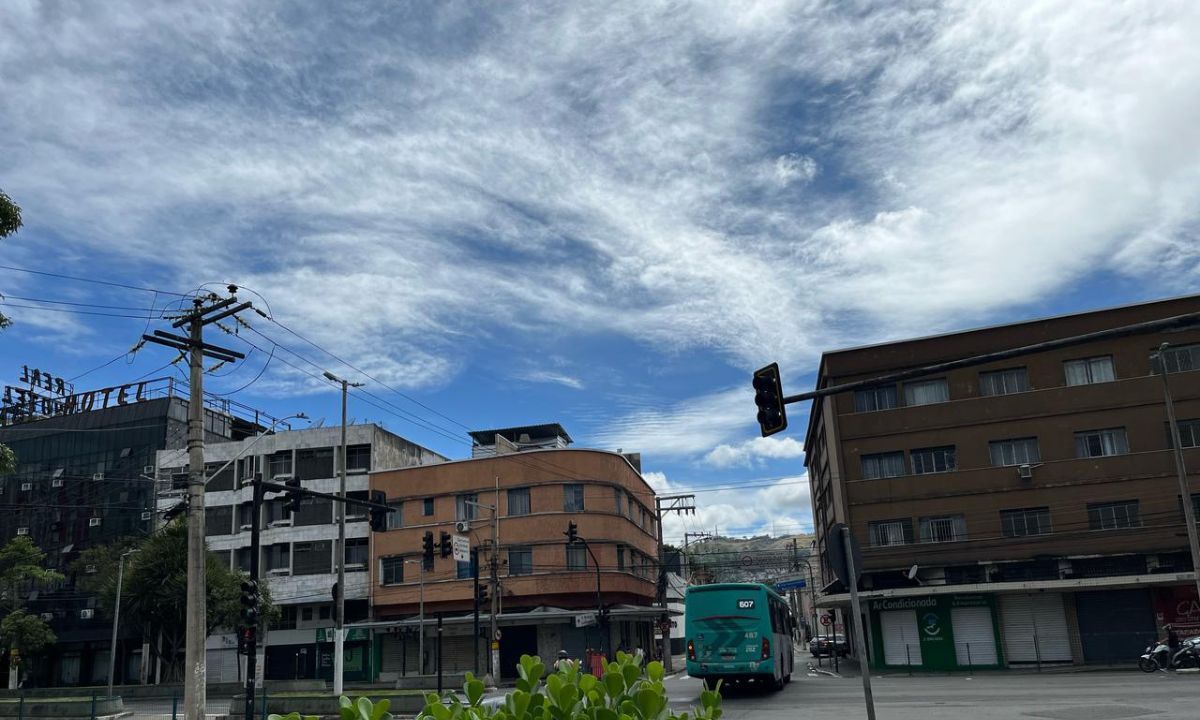 Carnaval 2025 deve ter sol entre poucas nuvens e calor na região