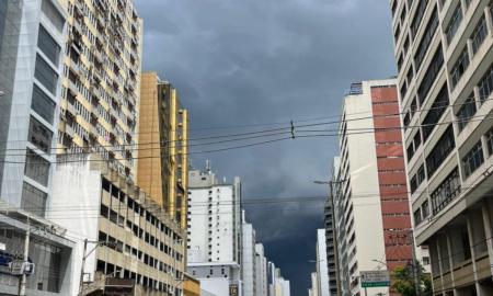 Céu nublado em Juiz de Fora Foto Joubertt Telles Itatiaia.jpg