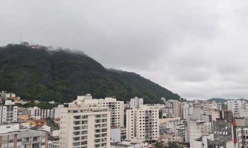 Céu nublado em Juiz de Fora Foto Roberta Oliveira Itatiaia.jpg