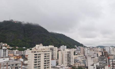 Céu nublado em Juiz de Fora Foto Roberta Oliveira Itatiaia.jpg
