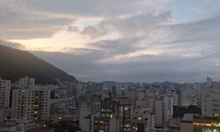 Céu parcialmente nublado em Juiz de Fora