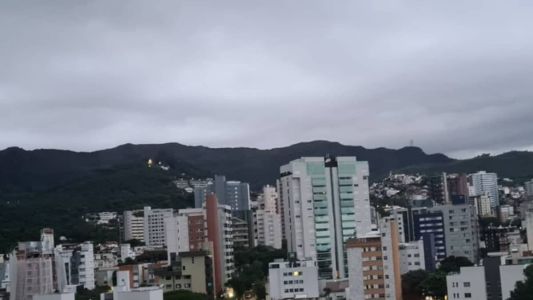 Céu nublado na região Centro-Sul de Belo Horizonte