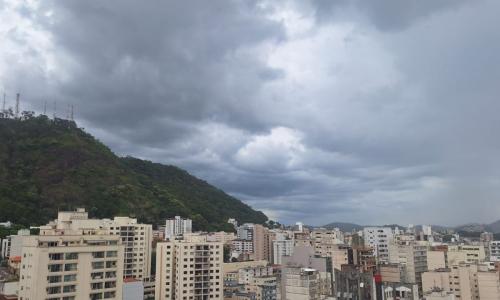 Céu nublado na tarde de sexta (2) em Juiz de Fora Foto