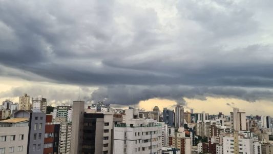 Céu nublado na tarde desse sábado na região Centro-Sul de BH