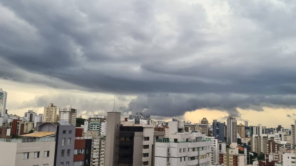 Previsão do tempo: BH deve ter pancadas de chuva e máxima de 28 °C