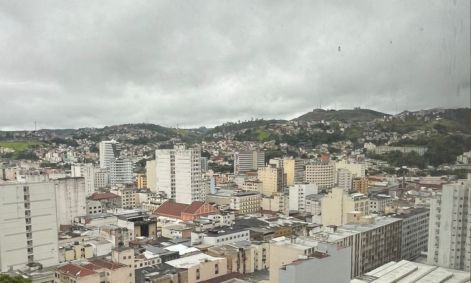 céu nublado centro de Juiz de Fora