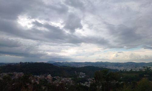 Céu nublado visto da Cidade Alta em Juiz de Fora