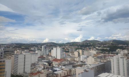 Céu parcialmente nublado Juiz de Fora