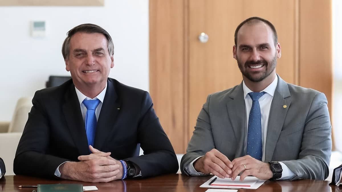 CGU decide liberar lista de visitas de Carlos e Eduardo Bolsonaro no Planalto