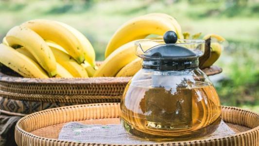 Chá de banana para dormir melhor