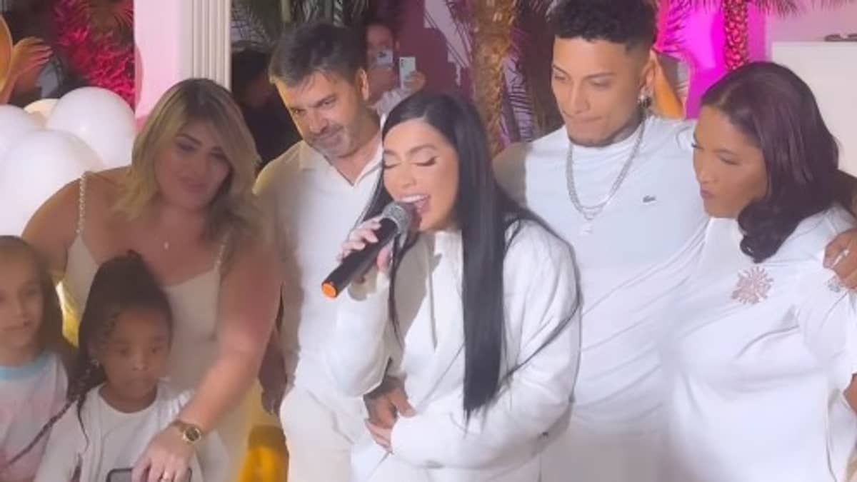 MC Mirella denuncia furto em chá revelação: 'me devolve'