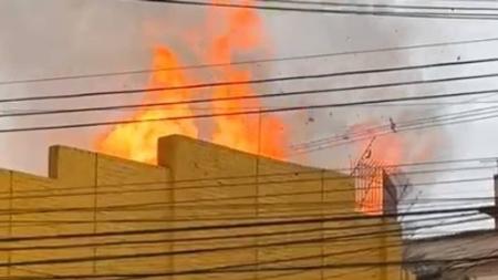 Chamas altas e explosões assustam os moradores do bairro Horto