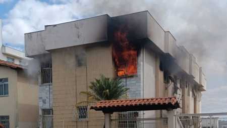 Chamas assustaram vizinhos