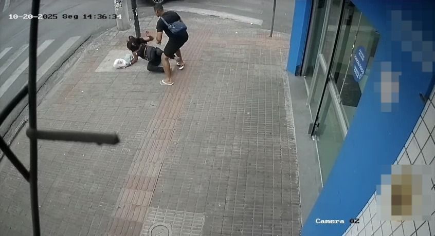 Vídeo: mulher trans é morta a chutes pelo ex-companheiro no meio da rua em BH; assista