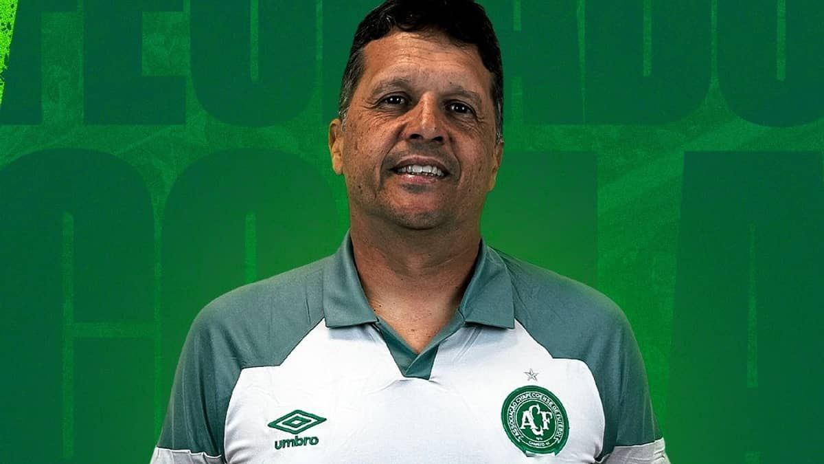 Chapecoense anuncia retorno do treinador Claudinei Oliveira
