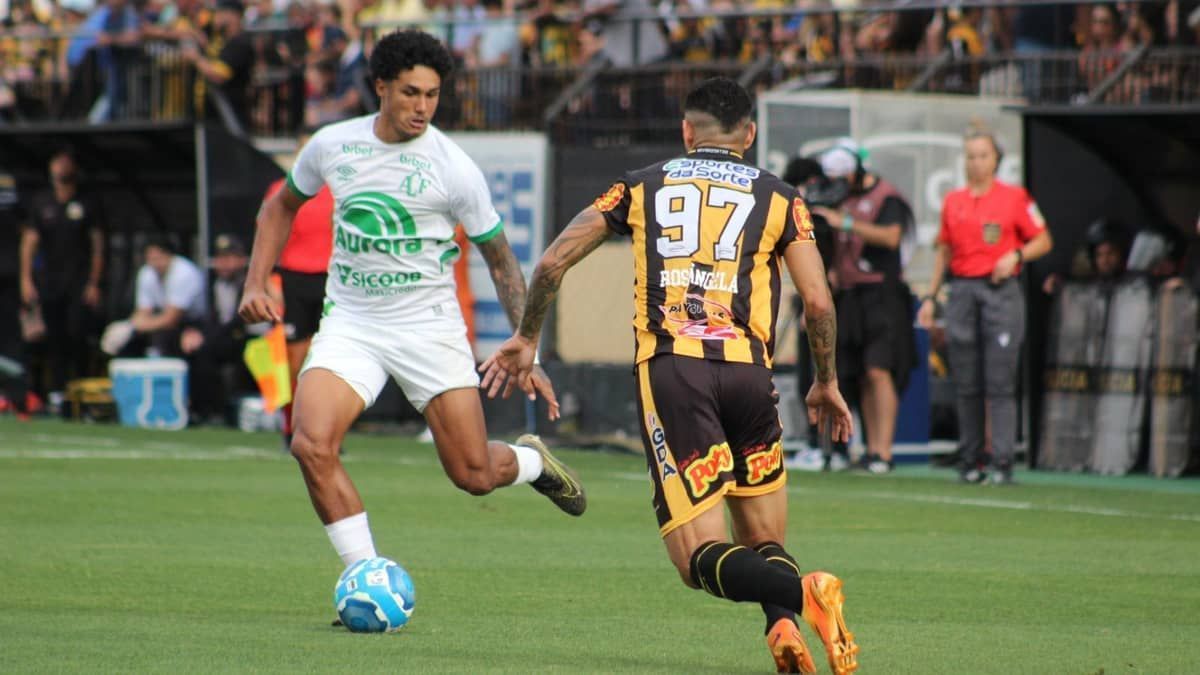 Chapecoense vence Novorizontino de virada pela Série B 
