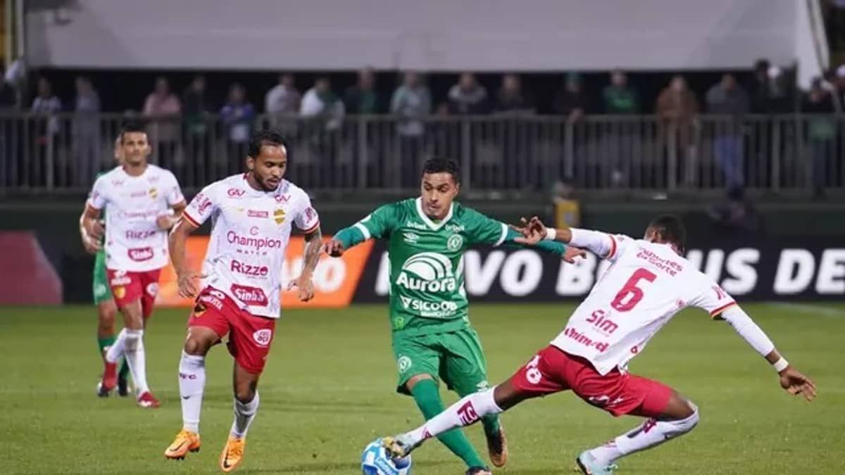 Chapecoense 0 x 1 Vila Nova-GO: assista ao gol e aos lances pela Série B