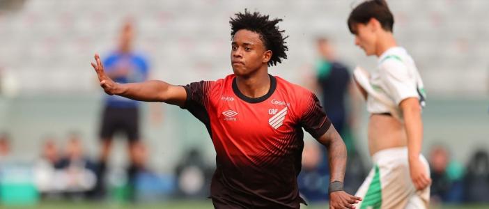 Bruninho em ação pelo Athletico-PR na Copa Sul Sub-20