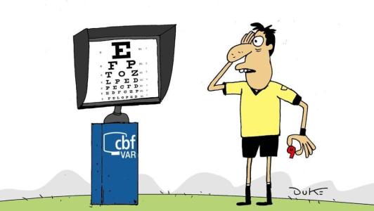 Charge do Duke ilustra 'exame de vista' dos árbitros no futebol brasileiro