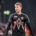 Volante que estava na Dinamarca desembarca no Brasil para fechar com Corinthians