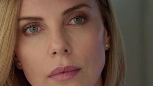 Charlize Theron no filme 'Casal Improvável' (2019)