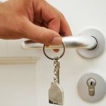 Quadrilha que aluga apartamentos mobiliados em BH e furta os móveis é investigada