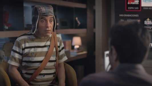 Morto há 9 anos, Roberto Bolaños aparece em comercial graças à tecnologia