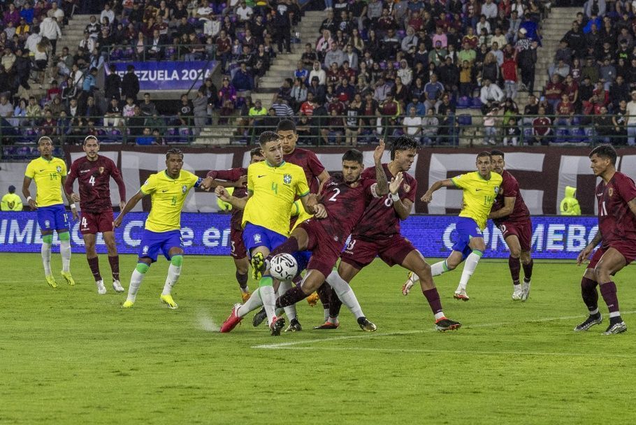 Zagueiro da Seleção projeta jogo decisivo contra a Argentina: 'Agora é coração'