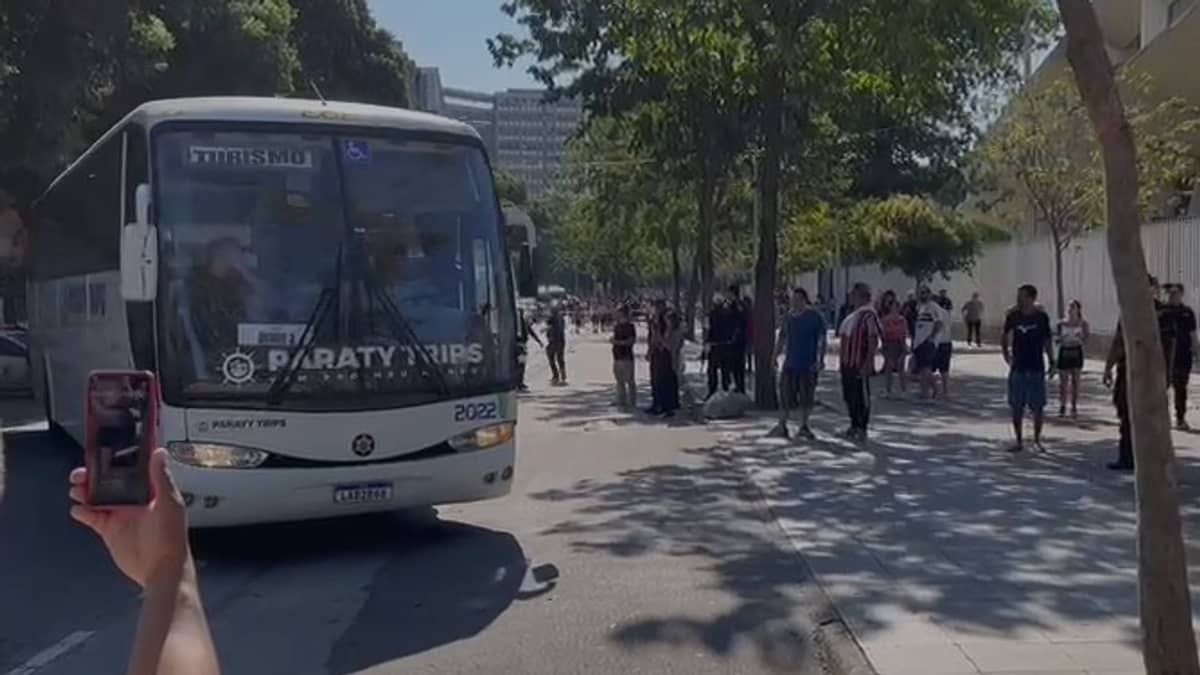 Veja como foi a chegada do São Paulo ao Maracanã para a final da Copa do Brasil