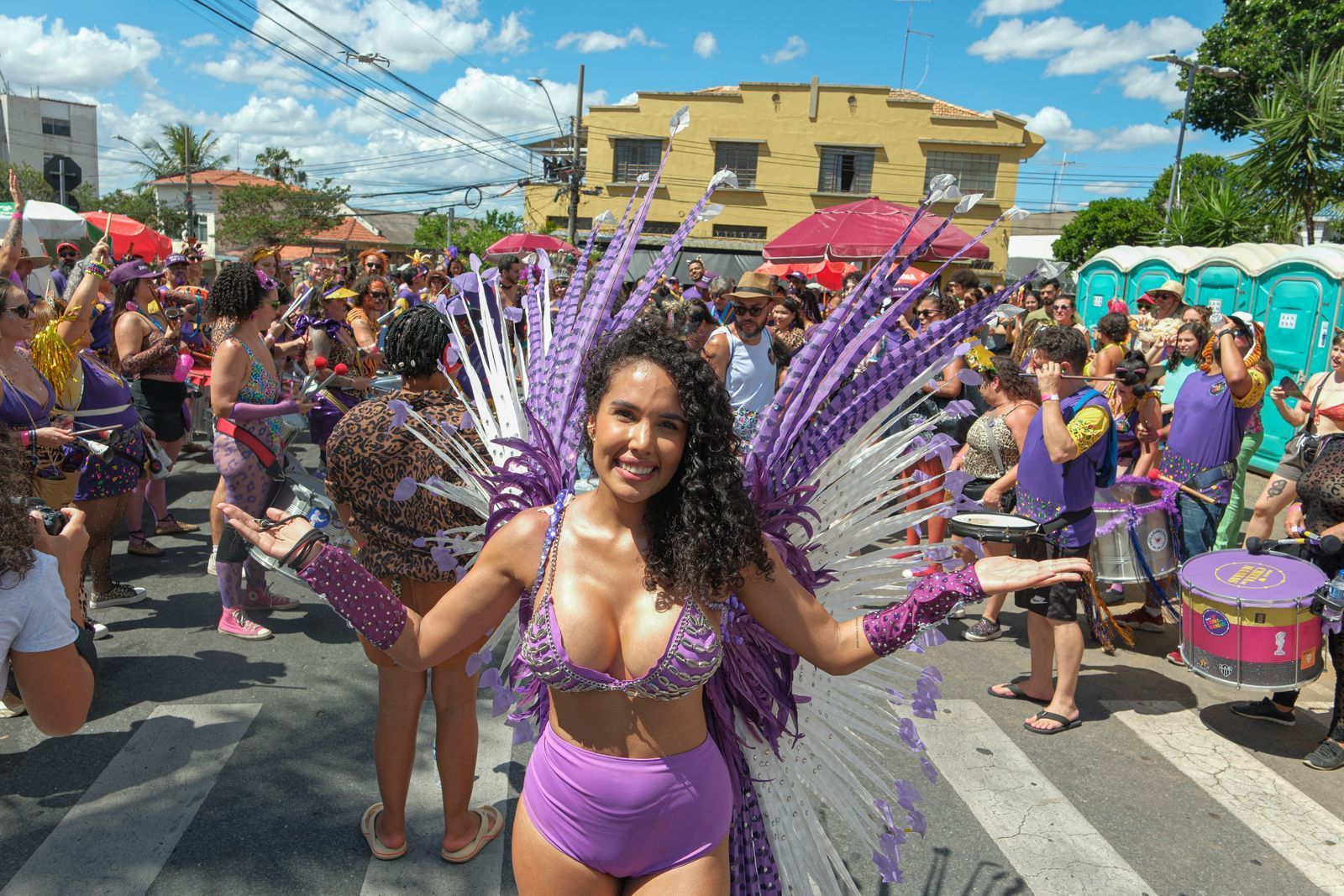 Carnaval BH 2025: veja imagens do cortejo do bloco Cheia de Manias