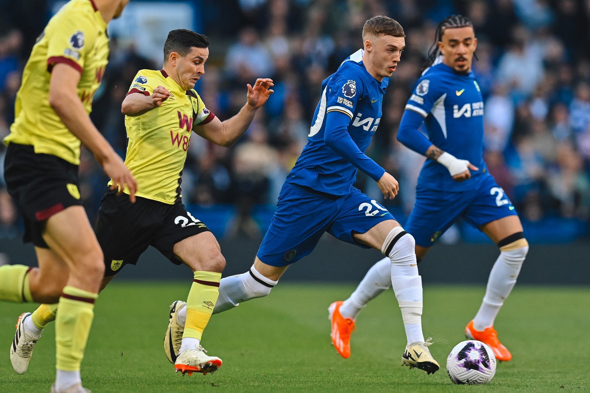 Premier League: Chelsea empata com Burnley em jogo de quatro gols