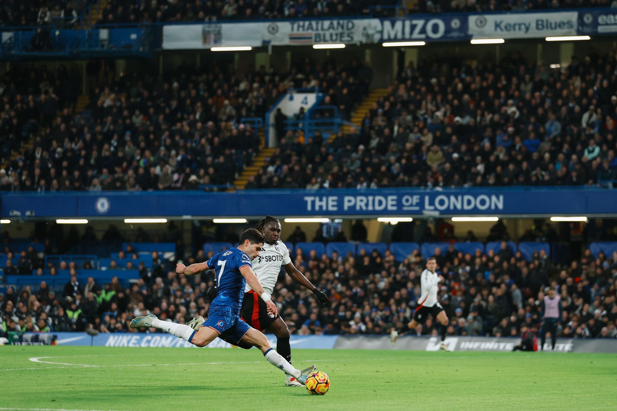 Chelsea leva virada do Fulham e perde chance de colar na liderança da Premier League