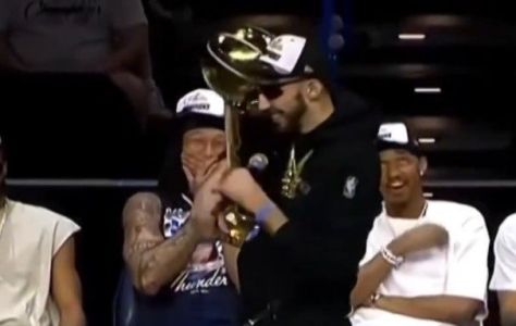 Chet Holmgren durante discurso de campeão da NBA pelo OKC