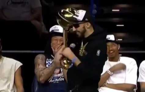Chet Holmgren durante discurso de campeão da NBA pelo OKC
