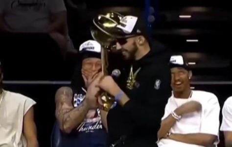 Chet Holmgren durante discurso de campeão da NBA pelo OKC