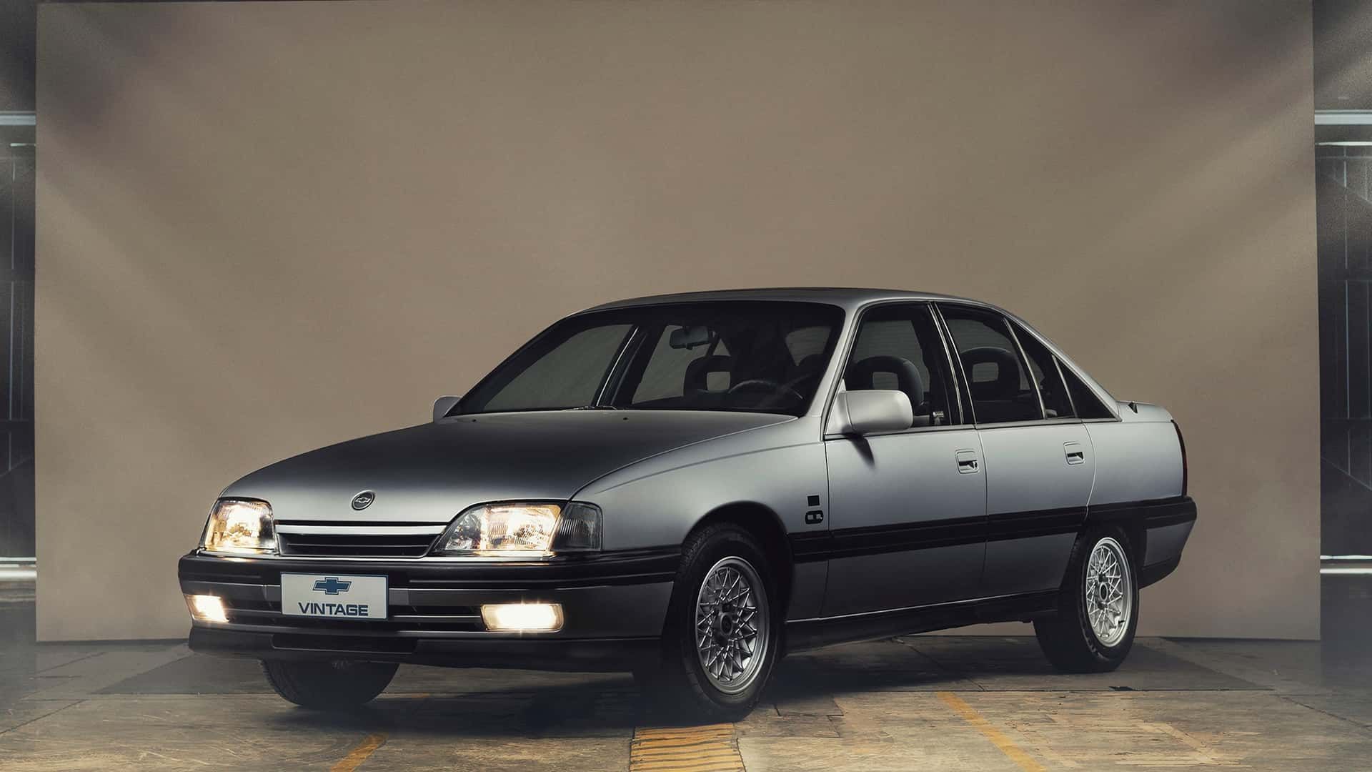 GM leiloa Chevrolet Omega CD 1994 completamente restaurado na fábrica