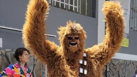Chewbacca marca presença na folia