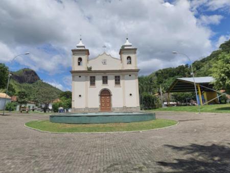 Foto mostra igreja em Chiador (MG)