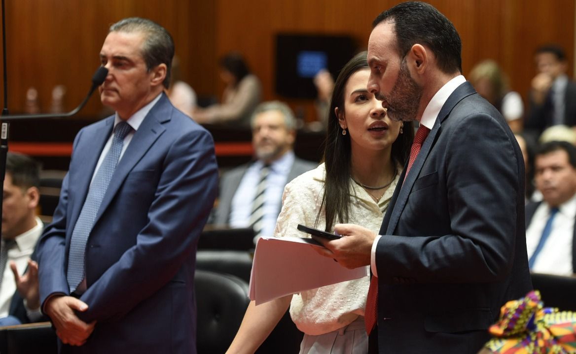 Vice-líder de Zema, Chiara Biondini 'balança' mas deve continuar no posto após votar contra governo