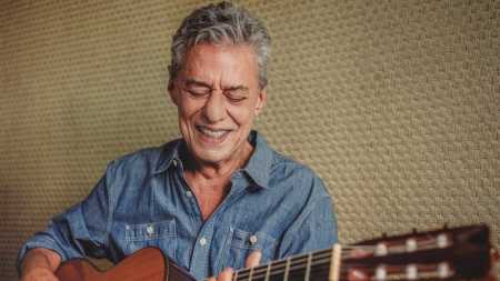Chico Buarque toca em BH em outubro