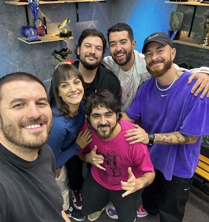 Influencer anuncia saída do Canal Desimpedidos e faz pedido