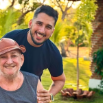 Pai de influenciador tem parte do crânio 'guardada' na barriga durante cirurgia