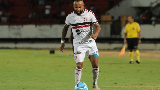 Chiquinho, meia do Santa Cruz, destacou apoio da torcida coral