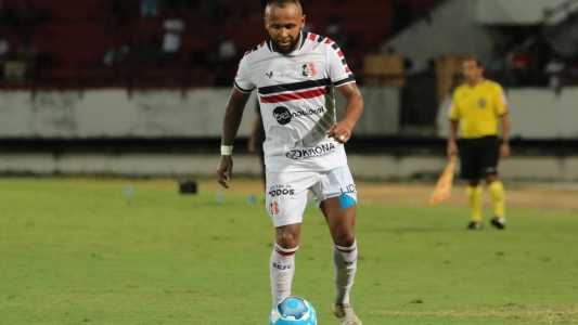 Chiquinho, meia do Santa Cruz, destacou apoio da torcida coral